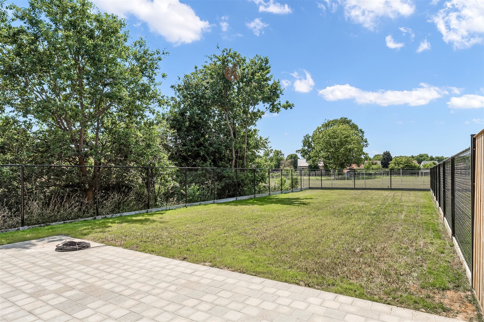 NIEUWBOUWWONING OP UITERST RUSTIGE DOCH CENTRAAL GELEGEN PERCEEL VAN CIRCA 500M² TE BEVERLO - foto 2