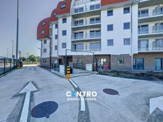 Holiday Suite te Zeebrugge (Ibis Styles)!<br /><br /><u><strong>INDELING:</strong></u><br />Hotelkamer met slaapgedeelte - badkamer (O.a. met lavabo, toilet en douche) - terras.<br /><br /><u><strong>Opmerkingen:</strong></u><br />- Binnen- en buitenzwembad aanwezig.<br />- Fitness aanwezig.<br />- Eigen gebruik mogelijk, verhuren mogelijk of combinatie mogelijk.<br />- Geen hoofdverblijfplaats mogelijk. <br />- Op wandelafstand van Zeedijk.<br />- Aankoop onder erfpacht.<br />- Mogelijkheid tot aankoop van een overdekte parkeerplaats.<br />- Op wandelafstand van de Zeedijk, het openbaar vervoer, supermarkt en horecagelegenheden.<br /><br />Aarzel zeker niet om ons te contacteren voor verdere info en/of een bezoek ter plaatse: 050/70.01.02 - info@centro.be.