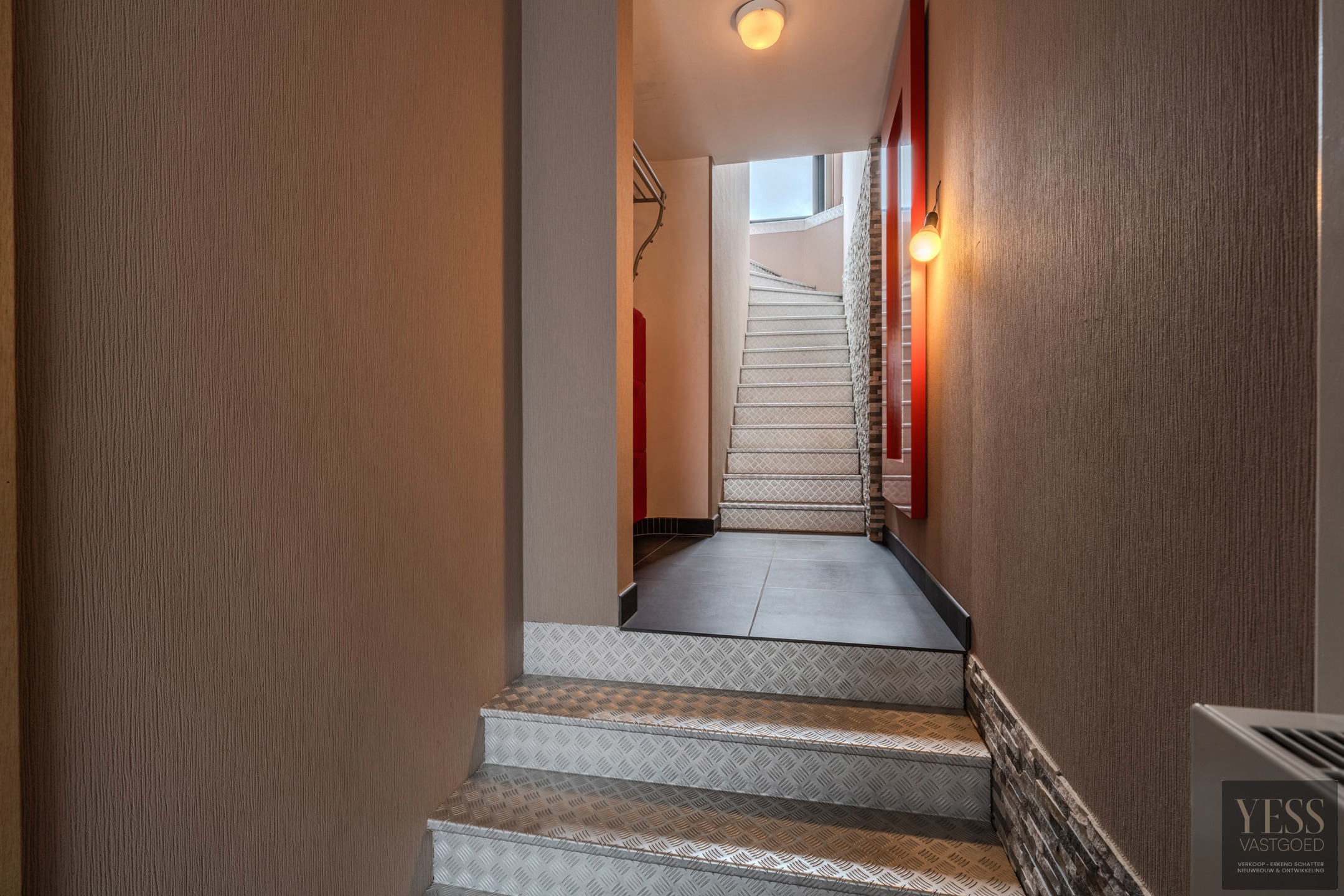 Uniek pand 236m2 bewoonbaar + atelier/winkel/opslag 475m2! - foto 4