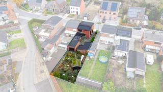 Deze kloek gebouwde, te renoveren woning op een rustige ligging in Zulte vormt de ideale basis voor wie comfortabel wil wonen én op zoek is...