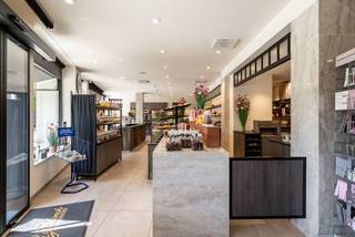 TOPgelegen in het centrum, aan en met zicht op de Schelde: ideaal investeringspand: mooi ingerichte winkelruimte/bakkerij met atelier, 3...