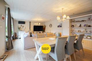 In de dorpskern van Aartrijke vinden we deze handelswoning (vroeger goed draaiende brasserie). De zaak kan eventueel opnieuw ingericht worden...