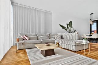 Ontdek deze nieuwe, hoogwaardig afgewerkte woning met A-label energieprestatie, gelegen in een super rustige, residentiële buurt in Edegem.Binnen...