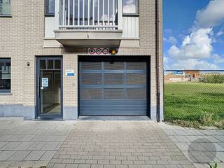 Ondergrondse staanplaats in de Vissersstraat te Zeebrugge.
