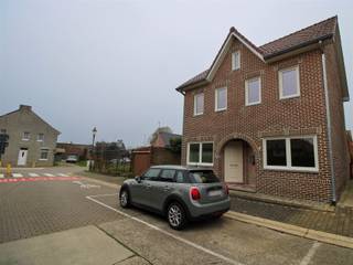 Deze instapklare woning, gelegen in de Sint Jorisstraat 12 te Boorsem, combineert een authentieke charme met moderne afwerking. Grotendeels...