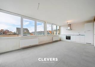 In het bruisende stadscentrum van Blankenberge ligt dit nieuwbouw dakappartement op de vierde verdieping in de charmante residentie 'Ellie'. Zowel...