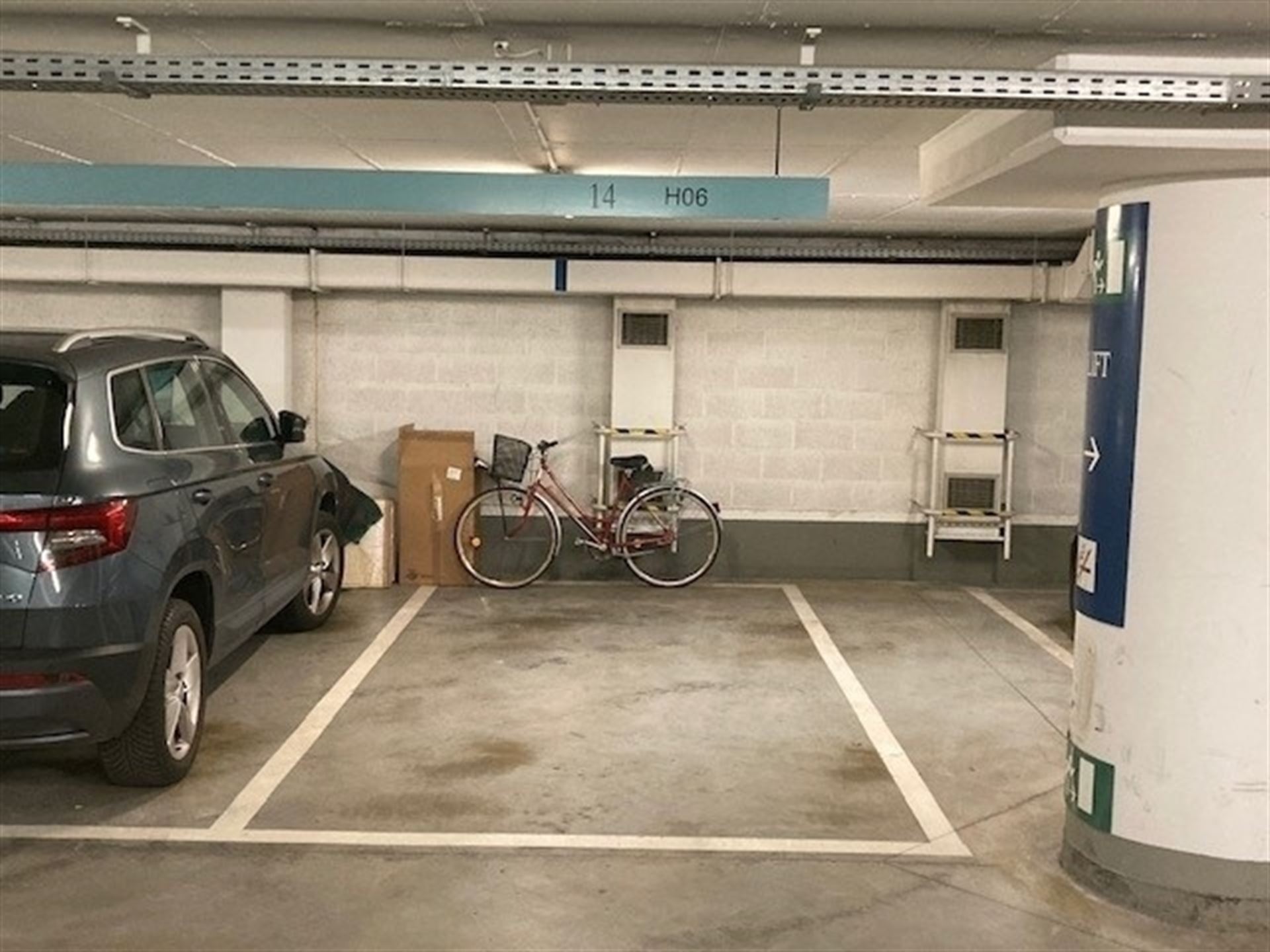 Emplacement de parking spacieux - Quartier EU - photo 5