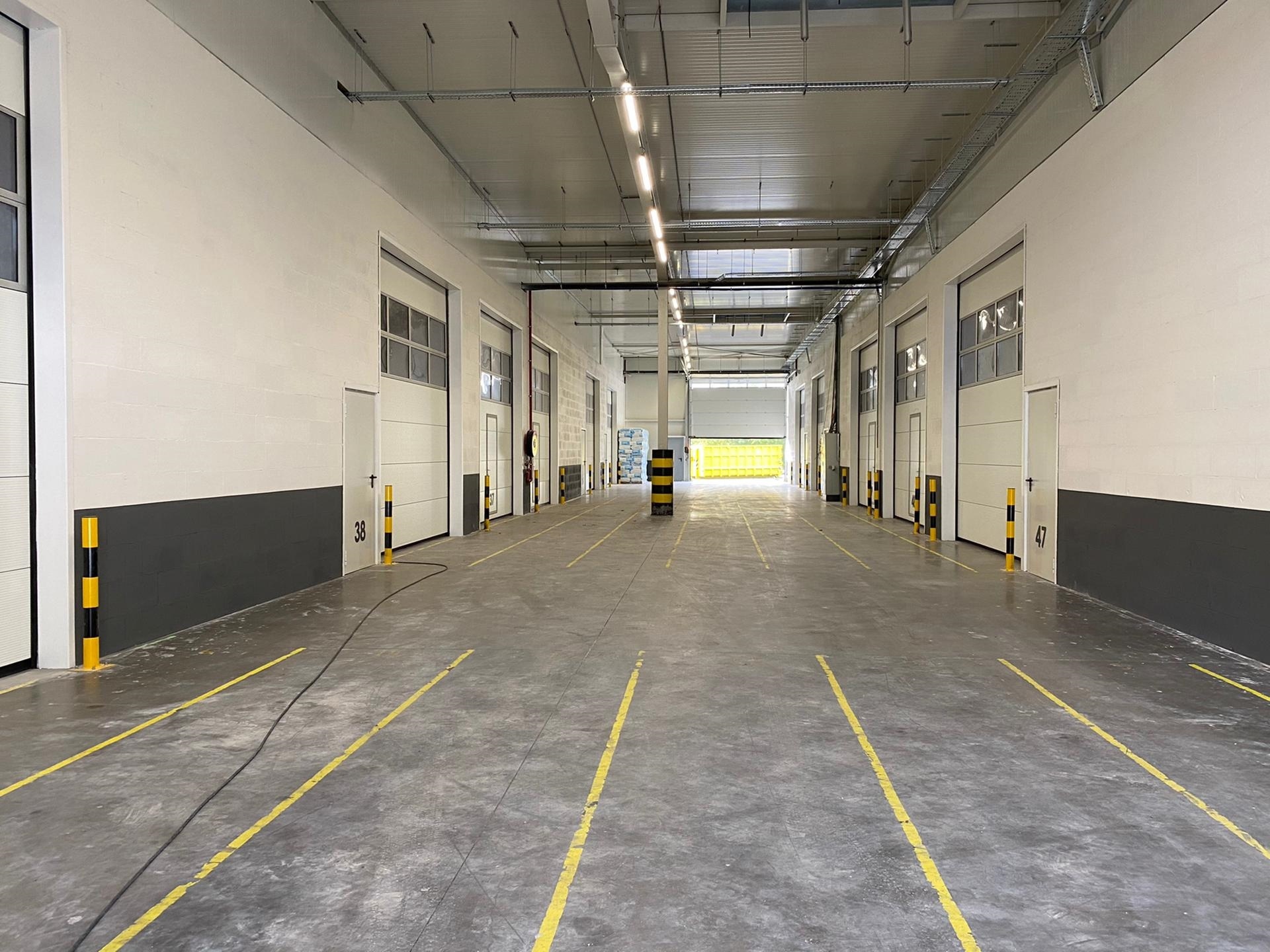 Instapklaar magazijn 350m² te huur vlak bij Afrit 28 Hasselt. - foto 5