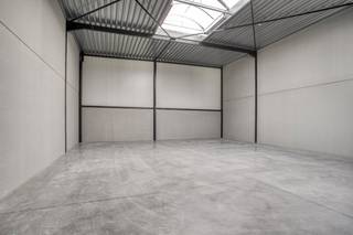 Nieuwbouw KMO-unit van ca. 180 m² in project Saturnus te Sint-Baafs-Vijve. Voorzieningen: - Parkeerplaats- Lichtstraat- Gepolierde...