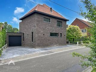Energiezuinige vrijstaande woning op een strategische locatie bestaande uit een inkomhal met gastentoilet, ruime keuken (naar keuze in te...