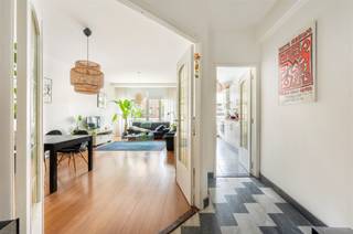 Dit ruim 2 slaapkamer appartement is gelegen op de 2de verdieping van een goed onderhouden gebouw op de grens tussen Berchem en 2018 Antwerpen...