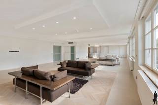 Exclusief appartement met panoramisch uitzicht op het Willemdok en het MASIn het prestigieuze en historisch waardevolle “Koninklijk Entrepot” op het...