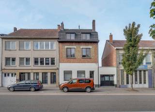 Op een centrale en goed bereikbare locatie in Genk vind je dit instapklare investeringspand met 10 koten en 1 studio van ca. 34 m². De koten...
