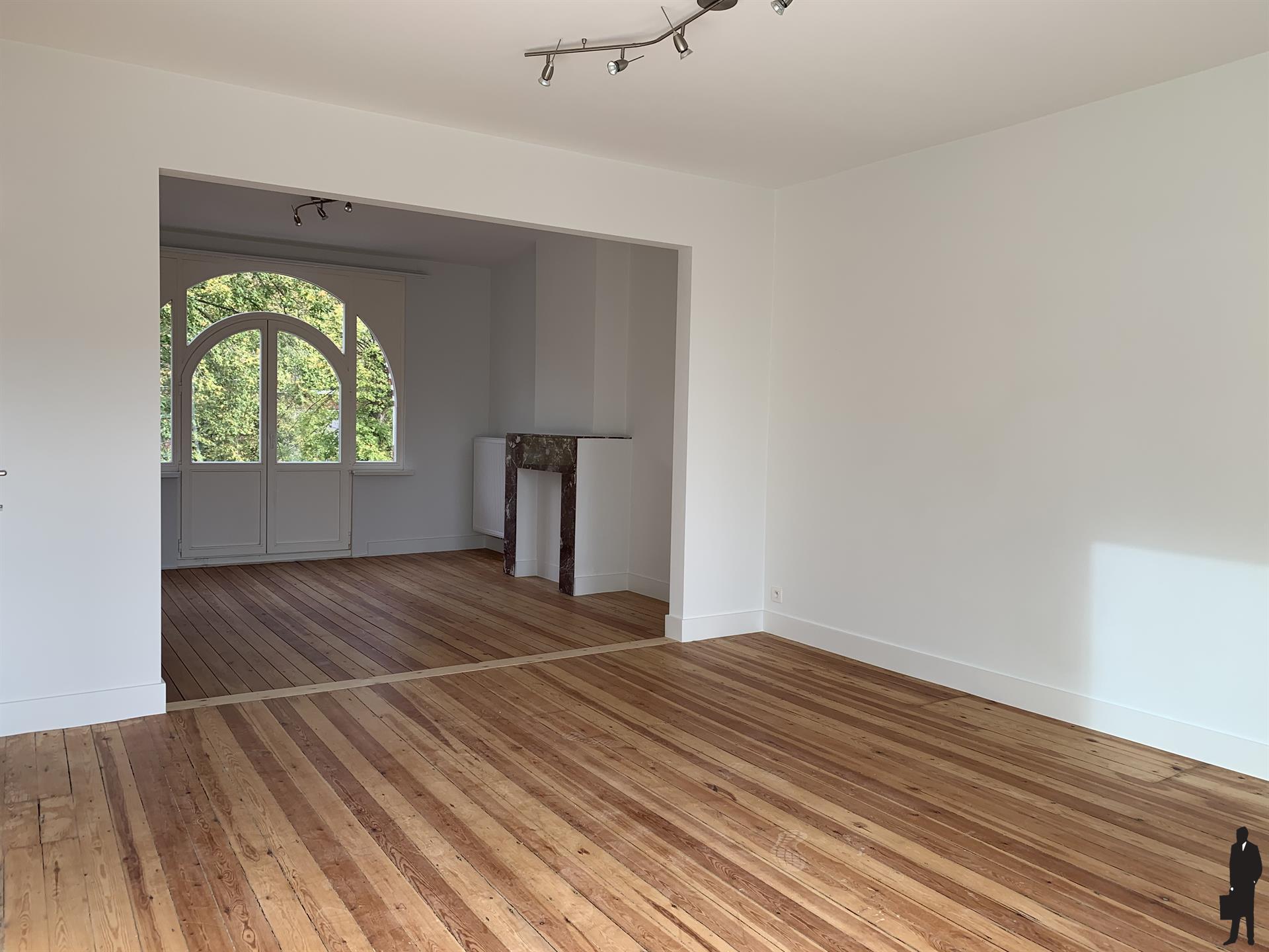 Gerenoveerd duplex appartement in "Villa Josepha" op de eerste verdieping in het centrum van Brasschaat !  - foto 2