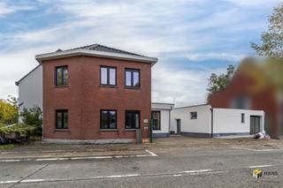 Gerenoveerd woonhuis (248 m²) met garage en magazijn in Bornem. Het pand geniet van een gunstige ligging langs de Puursesteenweg in Bornem: een...