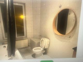 appartement 1 slaapkamer, badkamer met bad en douche.vernieuwde gevel in crepi, vernieuwde traphalDichtbij station en openbaar vervoerParkingplaatsen...