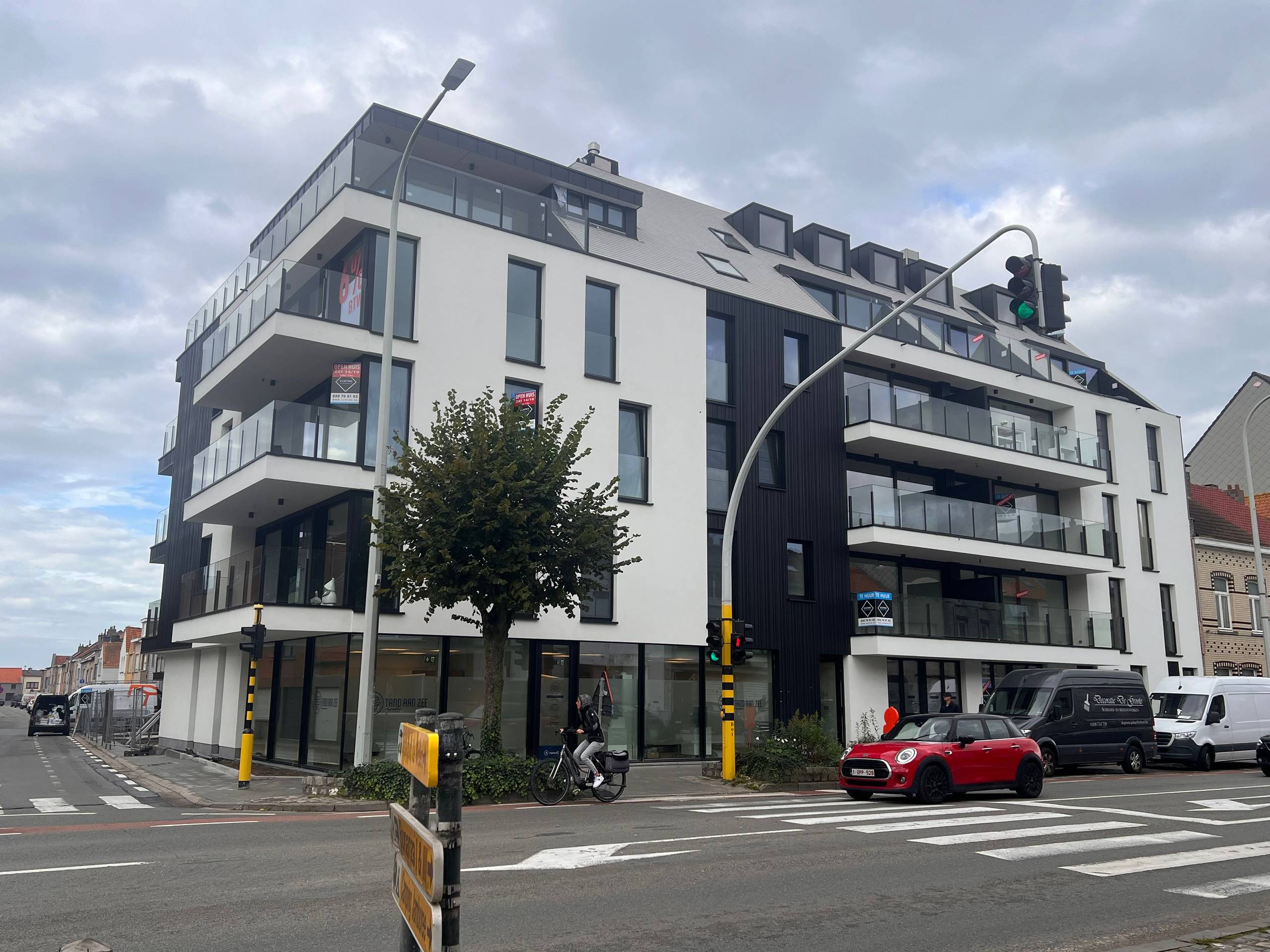 Gesloten garagebox in residentie Blanke Berg te Uitkerke - foto 5