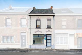 Charmante maison 3 chambres avec PEB D et électricité conforme !Située à proximité de toutes les commodités, cette maison offre un cadre de vie...