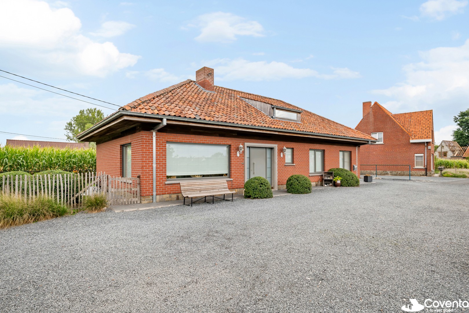 Landelijk gelegen woning met 4 slaapkamers op 3.355 m² in Oostrozebeke - foto 1