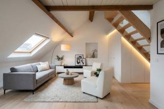 Midden in het historisch centrum van Leuven, in een van de oudste en meest charmante straatjes, bieden wij met trots dit te...