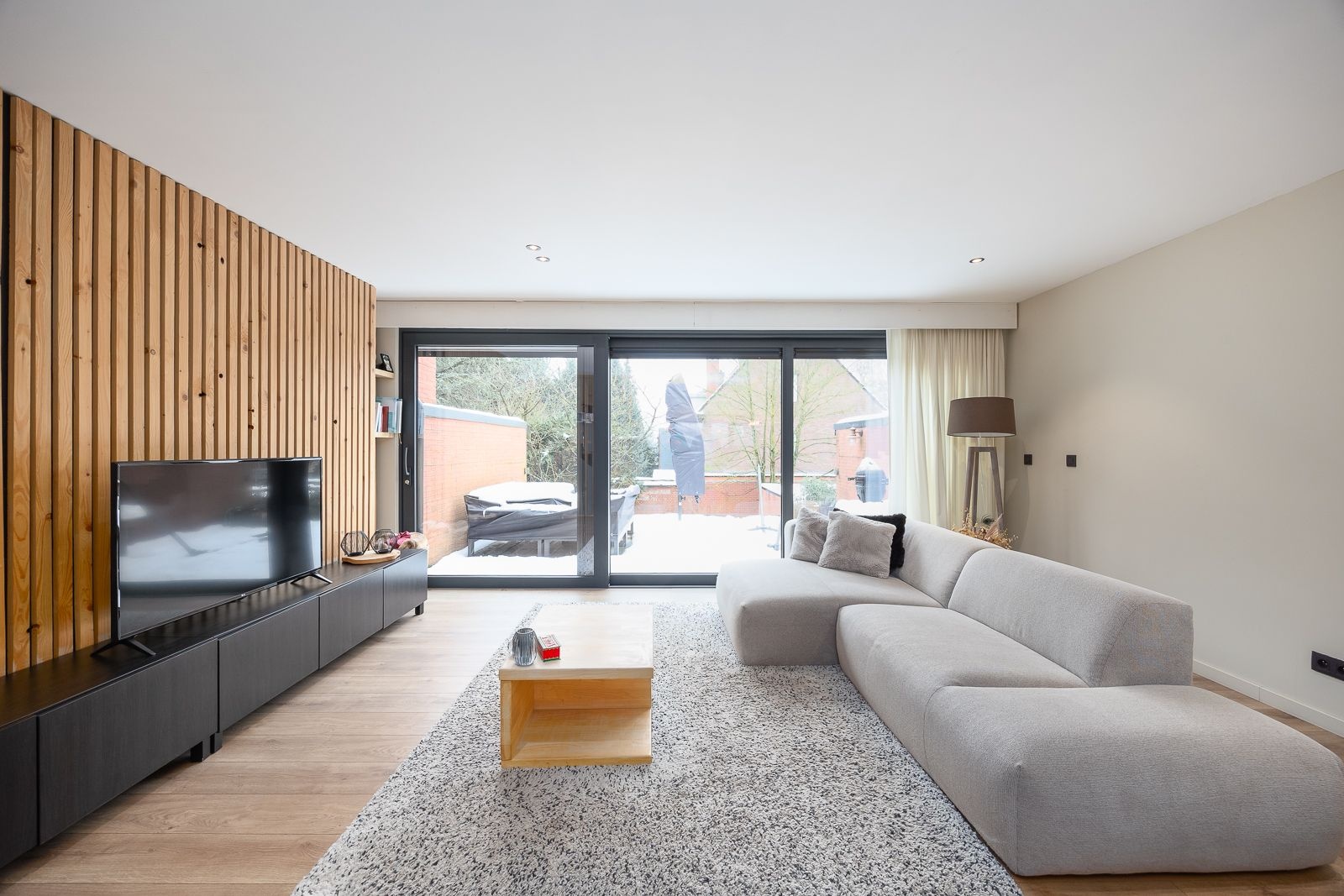 Unieke loftwoning met zonneterras, polyvalente ruimte en garage. - foto 5