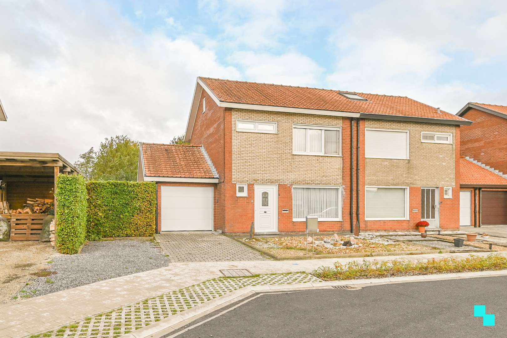 Halfopen bebouwing in rustige woonwijk te Ledegem - photo 1