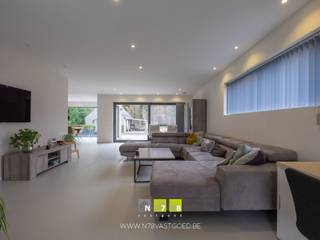 <span><strong>MODERNE VRIJSTAANDE WONING MET 3 SLAAPKAMERS OP EEN PERCEEL VAN 18A37CA TE LANKLAAR. <br /><br />TROEVEN<br /></strong>- Hedendaagse, stijlvolle woning.<strong><br /></strong>- Gelegen in een rustige, bosrijke omgeving.<br />- Volledig instapklaar! Afgewerkt met hoogwaardige materialen! <br />- Zeer energiezuinige woning : label A!<br />- Zeer ruime woning met een bewoonbare oppervlakte van 205 m2. <br />- Airco in de slaapkamers!<br />- Perceel van 18A37CA.<br />- Groot terras met uitzicht op de achtertuin.<br />- Ruime tuin aan de achterzijde van de woning.<br />- Vrijstaande garage.<br />- Volledig onderkelderd.<br /><strong><br />KELDERVERDIEPING -1 (169 m²) | </strong>aanwezigheid van verschillende ruimten en volledig onderkelderd. <strong><br /></strong><strong><br />GELIJKVLOERS 00<br /></strong>- Inkomhal ((3,74m x 1,00m) + (5,44m x 1,89m) = 14,02m²): trap naar verdieping 1, epoxy gietvloer. <br />- Woonkamer ((4,86m x 7,97m) + (1,89m x 3,62m) = 45,57m²): schuifraam naar het terras, veel lichtinval dankzij grote raampartijen, doorloop naar de keuken, epoxy gietvloer. </span><br /><span>- Keuken (6,90m x 6,20m = 42,78m²): keukenwand met onder-bovenkasten, lades, microgolfoven, combi-oven, koelkast, koffieapparaat; kookeiland met inductiekookplaat, dampkap, spoelbak, vaatwasser, geïntegreerde eettafel; airco, veel lichtinval door grote raampartij, epoxy gietvloer. </span><br /><span>- Toilet (1,70m x 1,06m = 1,80m²): spoelbakje, hangtoilet, epoxy gietvloer. </span><br /><span>- Berging (4,20m x 3,93m = 16,51m²): aansluiting wasmachine &amp; droogkast, badmeubel met enkele lavabo en onderlades, inloopdouche, toegang zijkant woning, epoxy gietvloer. </span><br /><br /><span><strong>VERDIEPING</strong> <strong>+01</strong></span><br /><span>- Overloop (1,17m x 10,00m = 11,70m²): trap naar het gelijkvloers, luik naar de bergzolder, keramische tegel. <br />- Badkamer (4,20m x 3,93m = 16,51m²): ingericht badmeubel met dubbele lavabo, lades, kolomkasten, spiegel met LED verlichting; ligbad, ruime inloopdouche met wandbetegeling, hangtoilet, keramische tegel. <br />- Slaapkamer 1 (3,60m x 4,22m = 15,19m²): airco, keramische tegel. <br />- Slaapkamer 2 (3,60m x 4,20m = 15,12m²): airco, keramische tegel. <br />- Slaapkamer 3 (4,20m x 3,90m = 16,38m²): airco, keramische tegel. <br />- Dressing: (3,60m x 2,60m = 9,36m²): keramische tegel. <br /><br /><strong>BERGZOLDER</strong> <strong>+02<br /></strong></span><br /><span><strong>EXTERIEUR<br /></strong>- Vrijstaande garage met reeds aanwezige voorzieningen voor plaatsing keuken en badkamer, houtkachel.</span><br /><span>- Aangelegde voortuin met beklinkerde oprijlaan.<strong><br /></strong>- Ruim terras: gepolierd betonvloer. <br />- Volledig omheinde tuin. <br />- Kabels voorzien voor verlichting in de tuin en elektrische toegangspoort.<br /><br /><strong>18 ZONNEPANELEN SINDS 31/07/2012</strong><br />- Opbrengst groencertificaat per 1000 kWh: 210 EUR.<br />- In de verkoopprijs zit het volledige zonnepanelensysteem begrepen (zonnepanelen, omvormer, collectoren e.a. toebehoren).<br />- Raming jaarlijkse kWh: 4500<br /><br />Bekijkt u deze advertentie via een aanverwante vastgoedsite, surf dan zeker naar onze website <strong>www.N78vastgoed.be</strong> voor een uitgebreide beschrijving en foto's. <strong>Meer info: +32 (0)89 86 18 88 of info@N78vastgoed.be.</strong></span>