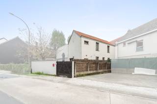 Te koop: instapklaar halfopen huis in het centrum van Wezembeek-Oppem, op korte afstand van openbaar vervoer en invalswegen.Deze karaktervolle en...