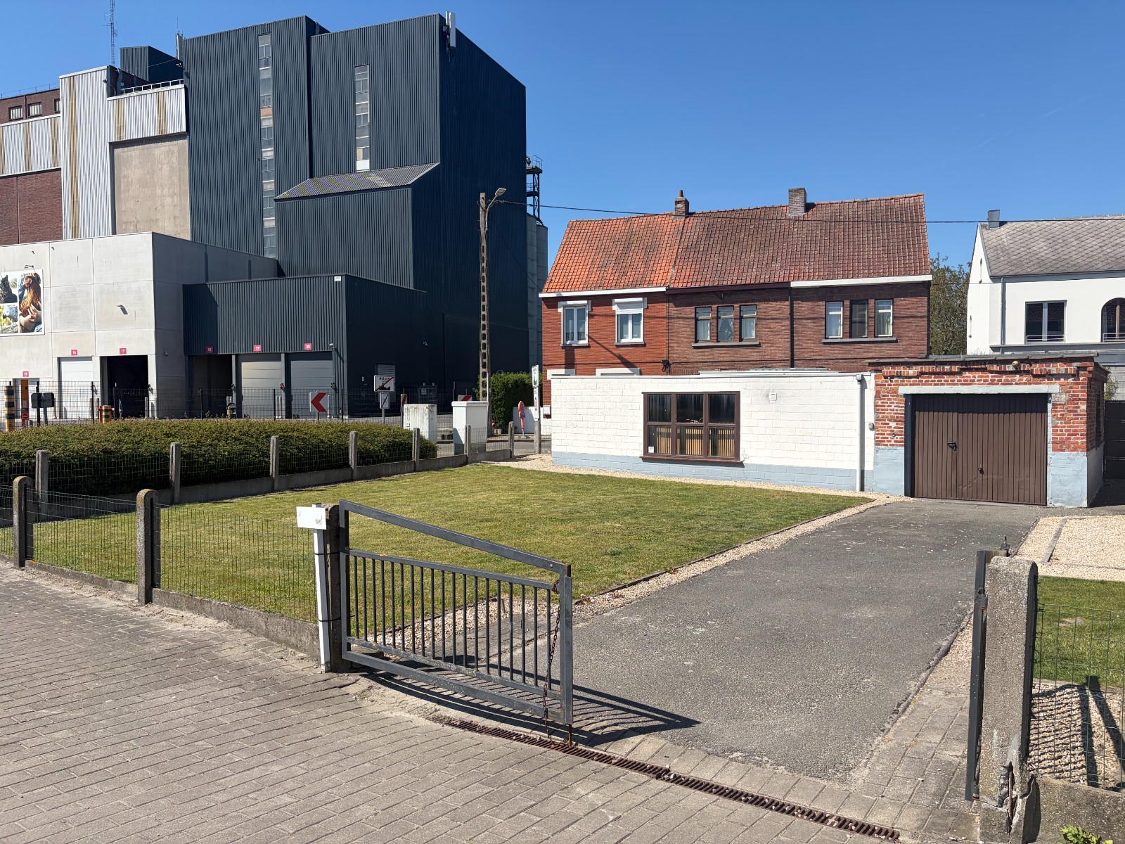 Garage met extra opslagruimte - foto 1