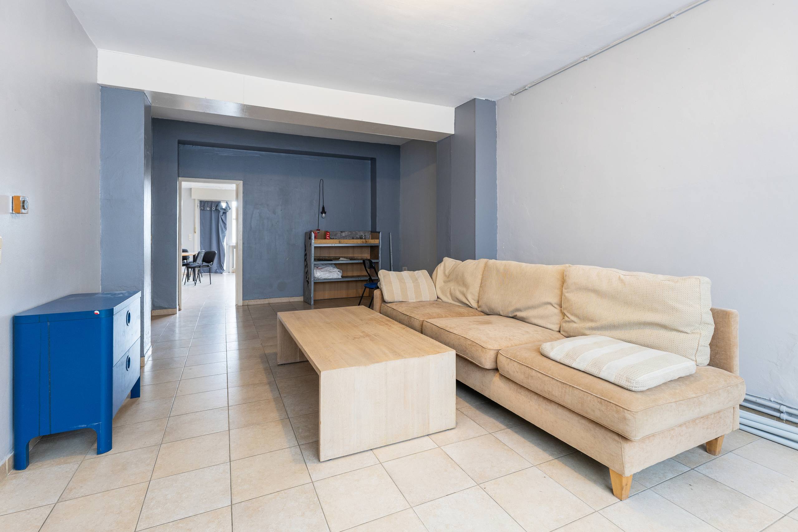 Te renoveren gezinswoning met 4 garages - foto 5