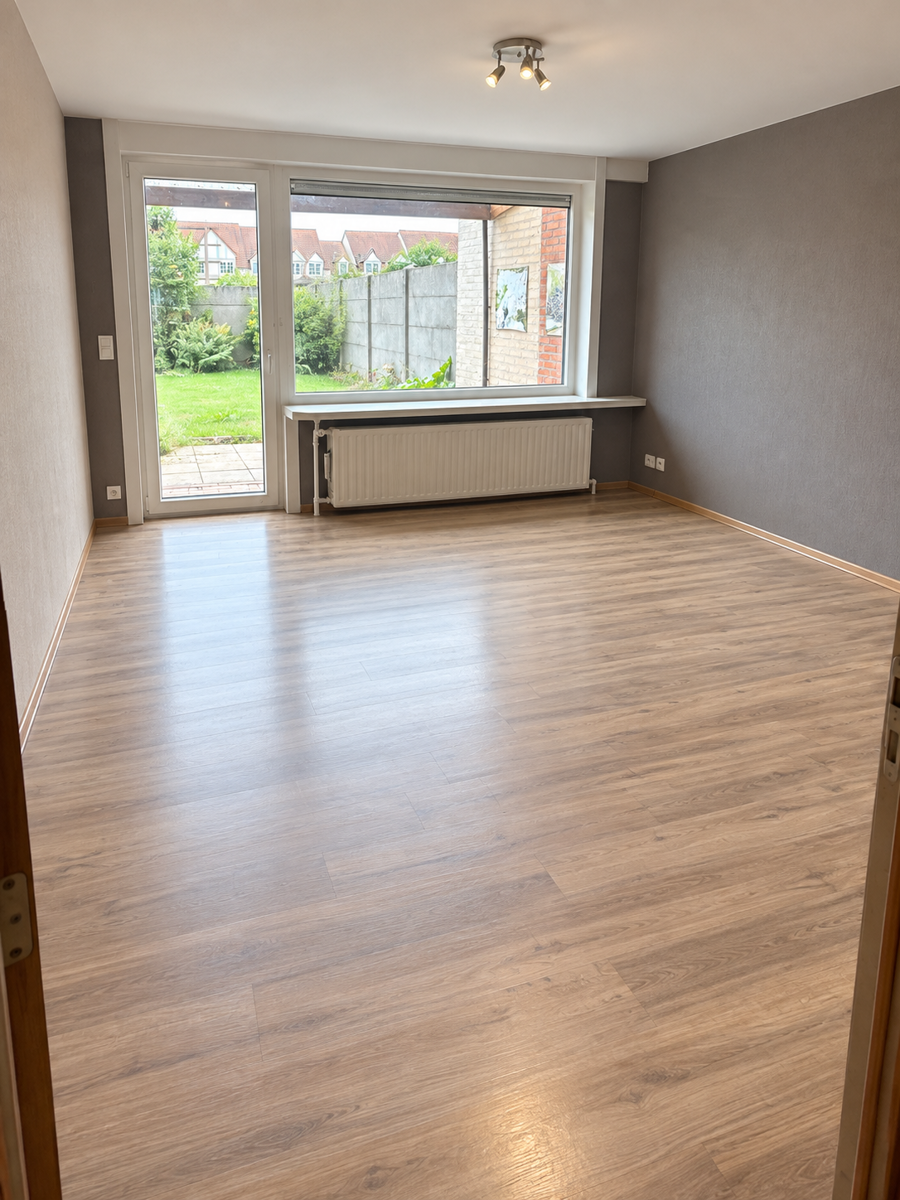 Volledig gerenoveerd 2-slaapkamers met grote tuin &amp; garage - foto 5