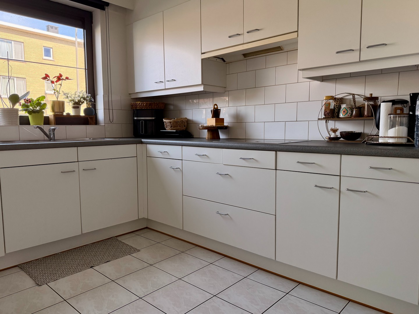 Ideaal gelegen gelijkvloers appartement met garage - foto 5