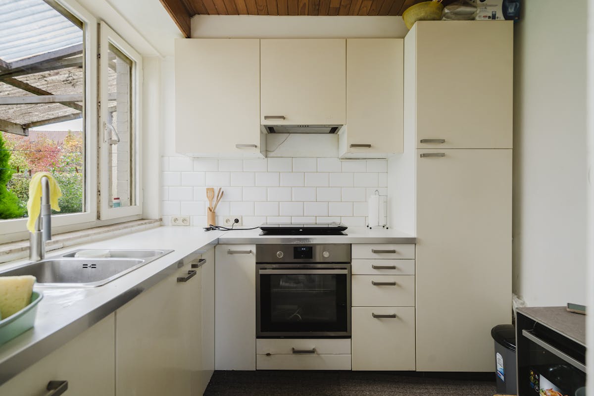 Spacious 4 bedroom home with garden in Kortrijk! - photo 5