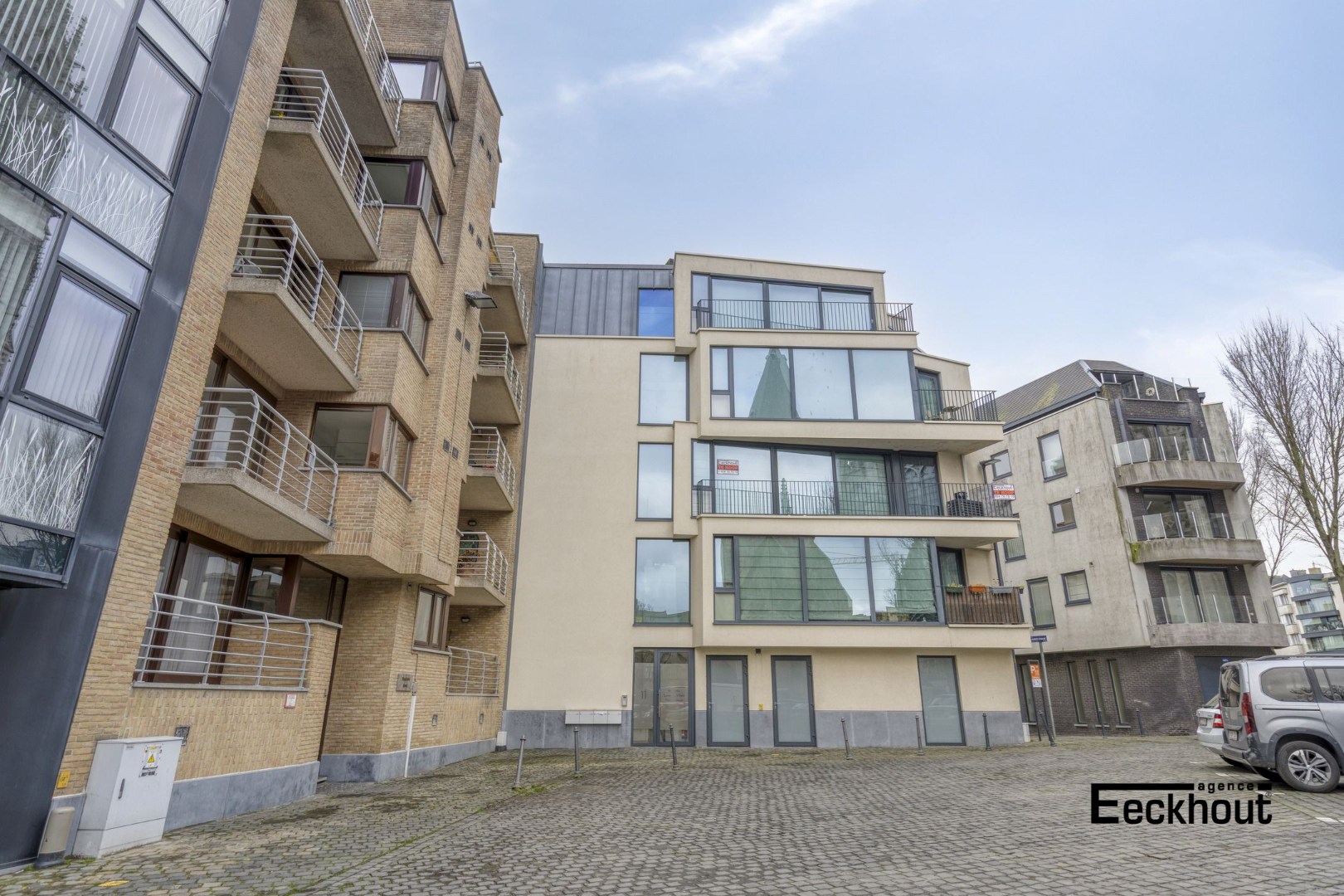 Modern appartement met terras en open zicht op Petrus- en Paulusplein. - foto 5
