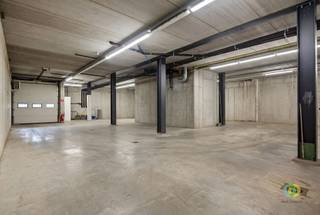 Deze opslagplaats is gelegen op een uitstekende strategische locatie te Vilvoorde, met vlotte verbindingen richting Brussel, Mechelen en...