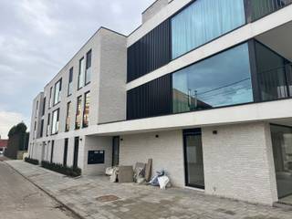 Uitstekend gelegen nieuwbouw gelijkvloers appartement met 1 slaapkamer gelegen in het centrum van Rotselaar.Het appartement heeft een aparte inkomhal...