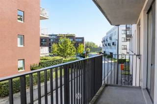 GENT - Sente Clarenhof 13: Ben je op zoek naar een lichtrijk appartement met gezellig balkon en autostaanplaats te huur in Gentbrugge? Dan is dit...