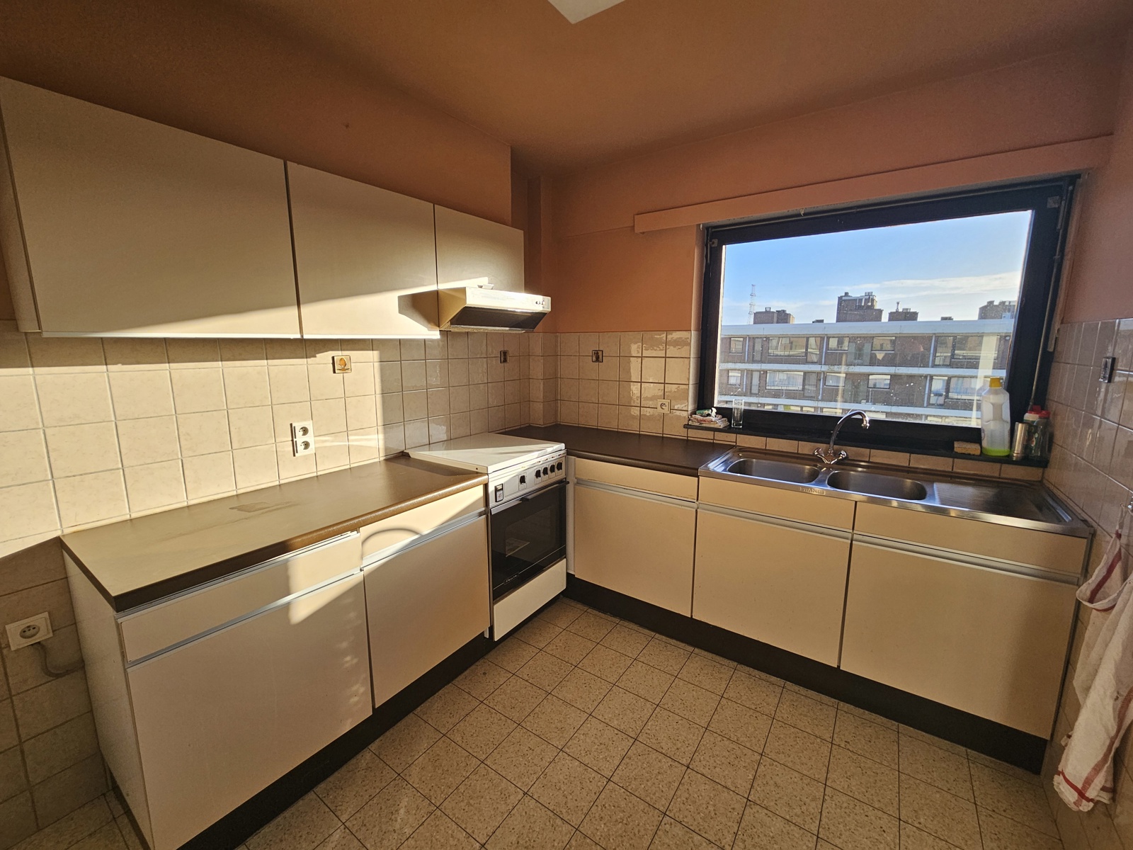 Goed gelegen appartement met 3 slaapkamers en staanplaats - foto 4
