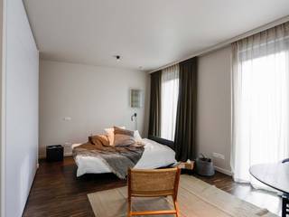 PLAN UW BEZOEK VIA VOLGENDE LINK: https://listed.mijnhuurprofiel.be/whise/7655428<br /><br />Op zoek naar een plek waar je meteen kan intrekken én je meteen thuis voelt? Ontdek deze moderne, volledig gemeubelde studio in het hippe project The Doorn House in Wilrijk perfect voor studenten die comfortabel en zorgeloos willen wonen vlak bij de universiteit.<br /><br />Gelegen op een toplocatie, op wandel- en fietsafstand van campussen en met een vlotte verbinding naar Antwerpen, combineert deze studio rust, bereikbaarheid en een bruisende omgeving. Hier woon je zelfstandig, maar maak je ook deel uit van een aangename community.<br /><br />De studio is slim ingericht en baadt in het licht. Je beschikt over een gezellige leef- en slaapruimte, een eigen moderne keuken met alle toestellen, en een stijlvolle badkamer met inloopdouche. Alles is tot in de puntjes afgewerkt en volledig bemeubeld gewoon je koffers uitpakken en klaar!<br /><br />Daarnaast geniet je van extra faciliteiten die het leven net dat tikkeltje aangenamer maken: een ruime gemeenschappelijke keuken, een lounge om te ontspannen of studeren, een praktische wasruimte, een groene tuin met terras én veilige fietsenberging.<br /><br />Huurprijs: €825 / maand <br />Kosten: €100 / maand (incl. nutsvoorzieningen)<br />Beschikbaarheid: onmiddellijk