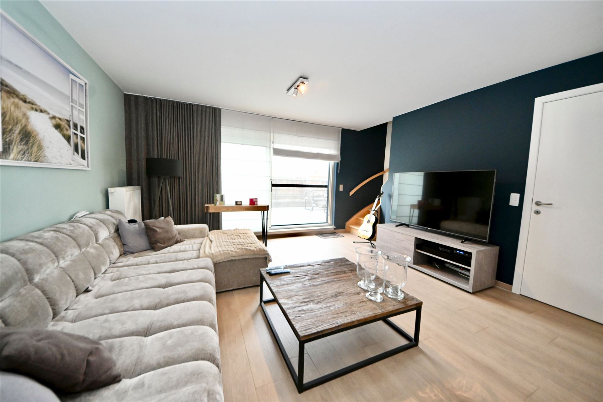 Duplex appartement met 2 slaapkamers, garage en terras. - foto 4