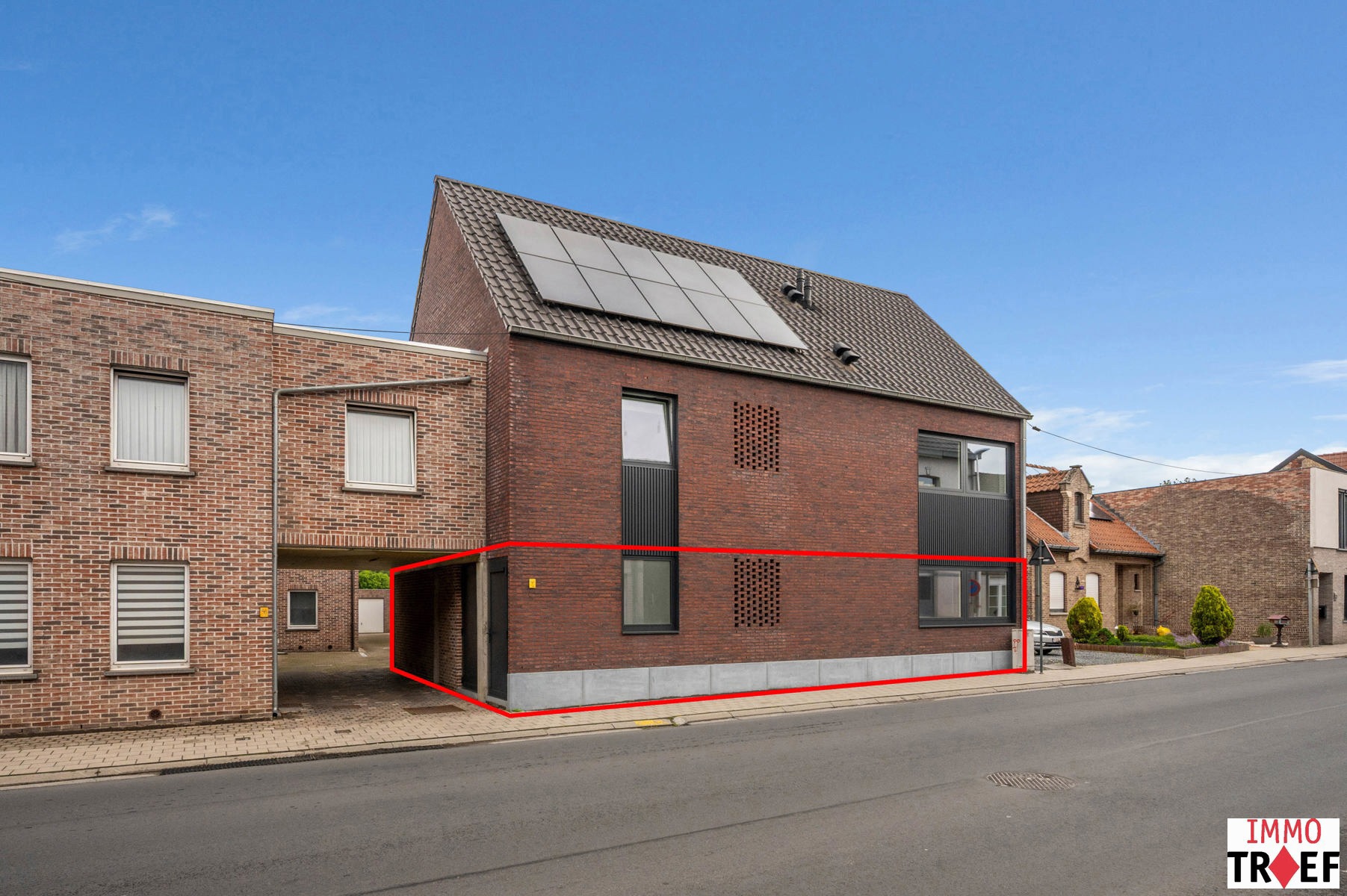 Gelijkvloers appartement met 2 slaapkamers+overdekte parking - foto 1
