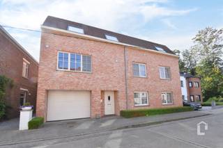 Ruim, recent gelijkvloers appartement in centrum Sint-Denijs-Westerm Het appartement is gelegen in het dorp van Sint-Denijs-Westrem, dichtbij alle...