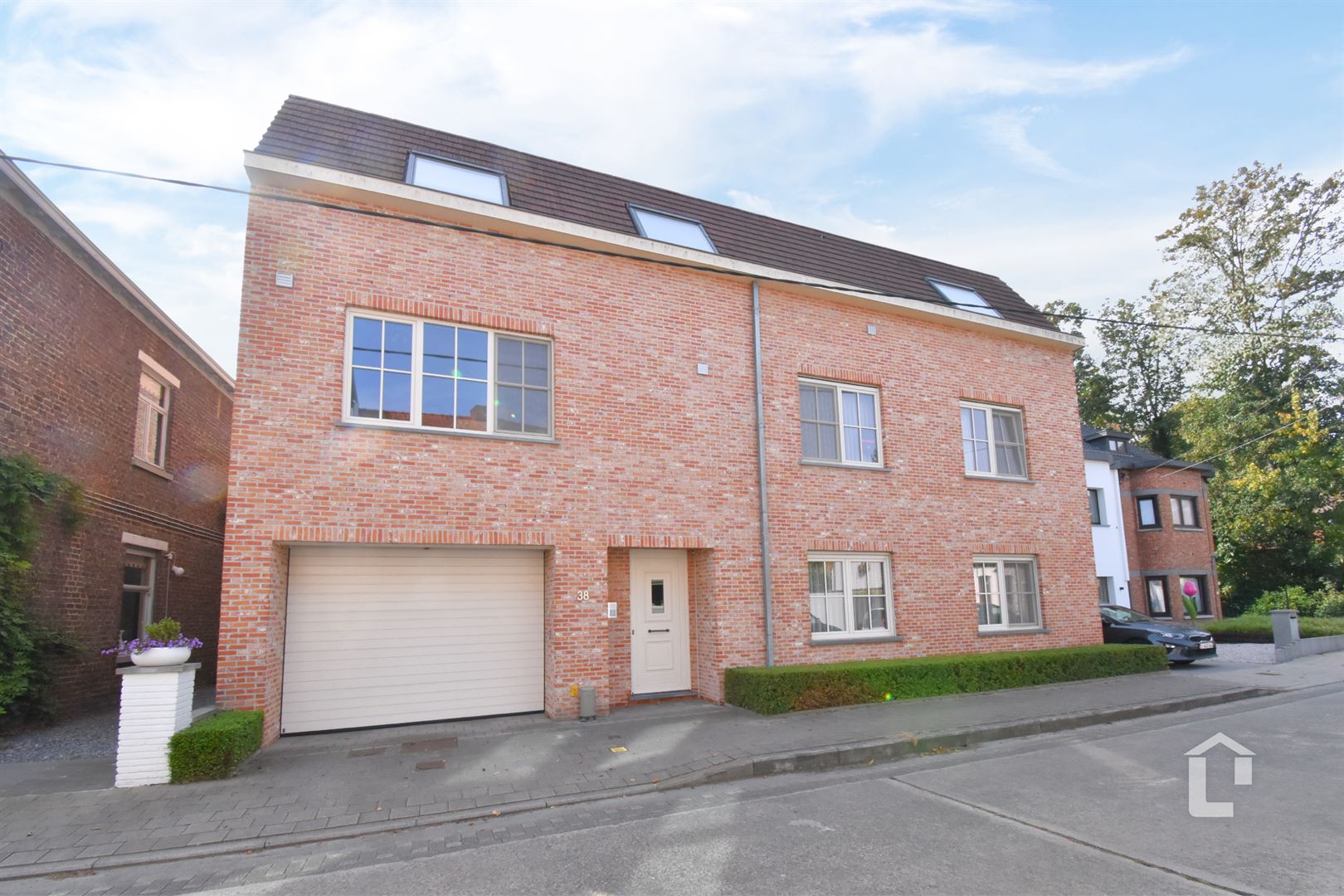 Ruim, recent gelijkvloers appartement in centrum Sint-Denijs-Westerm - foto 1