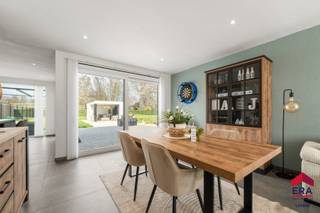 Op zoek naar een instapklare en energiezuinige woning (EPC A+) op een landelijke ligging te Herdersem (Aalst), gebouwd in 2024? Deze moderne...