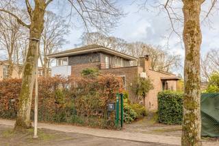 Unique opportunity in the heart of Brasschaat character villa with double house structure on beautiful plot of 2,080 m²In one of the most...