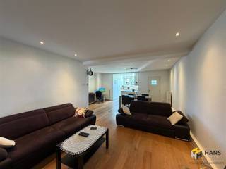 <p><span>Move-in ready apartment (87 m²) with 2 bedrooms in Kapellen.</span></p><p><span> </span></p><p><span>The location near the village center of Kapellen ensures easy accessibility and excellent connections. Public transport is well represented and you can easily reach Kapellen station on foot or by bike. Moreover, you benefit from a quick connection to the A12 motorway. In the vicinity you will also find many stores and cozy restaurants and cafes, so you have everything within easy reach.</span></p><p><span> </span></p><p><span>The apartment is located on the second floor of a small 2-story building, whose roof is insulated. The electricity is compliant.</span></p><p><span> </span></p><p><span>Inside, you enjoy a practical layout. At the back is the living room (37 m²) followed by the separate kitchen (5 m²) with basic equipment and separate storage room. In the front are the two bedrooms (8 m² and 14 m²). Furthermore, the apartment has a bathroom (7 m²) with walk-in shower, washbasin and toilet.</span></p><p><span> </span></p><p><span>Are you looking for an affordable apartment in a good location? Do not miss this opportunity!</span></p><p><span> </span></p><p><span>Livable opp.87m² ref: gross floorp. For more info or a free estimate visit </span><span><span>www.hansimmo.be</span></span></p><p><span> </span></p><p><span> </span></p>