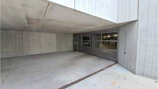 Ondergrondse AUTOSTANDPLAATS te koop in de Witte Molenstraat 17 in Sint-Michiels Brugge. + Praktische ( extra ) parkeerplaats voor de bewoners van de...