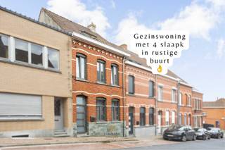 De groeneweg is een mooie locatie aan de rand van de stad in een éénrichtingsstraat. <br />De woning is zeer ruim en ook onmiddellijk instapklaar.<br />Centrale verwarming op gas, dubbele beglazing, vernieuwde elektriciteit. Nieuwe keuken en badkamer.<br /><br />Indeling op het gelijkvloers: inkomhal, open living, extra leefruimte, eetplaats en keuken. Badkamer met douche, lavabomeubel en toilet. Veranda tussen de keuken en het terras.<br />Op de eerste verdieping zijn er twee slaapkamers alsook op de tweede verdieping. In totaal 4 mooie kamers. Er is ook nog een kelder ideaal als extra berging.<br /><br />De tuin ligt op een perceel van 400 m² en is groot genoeg voor kinderen te spelen en voor de dierenvrienden. <br /><br />Voor een bezoek, contacteer Fabienne 0475/34.00.40<br />Wij helpen u graag verder <br /><br /> 