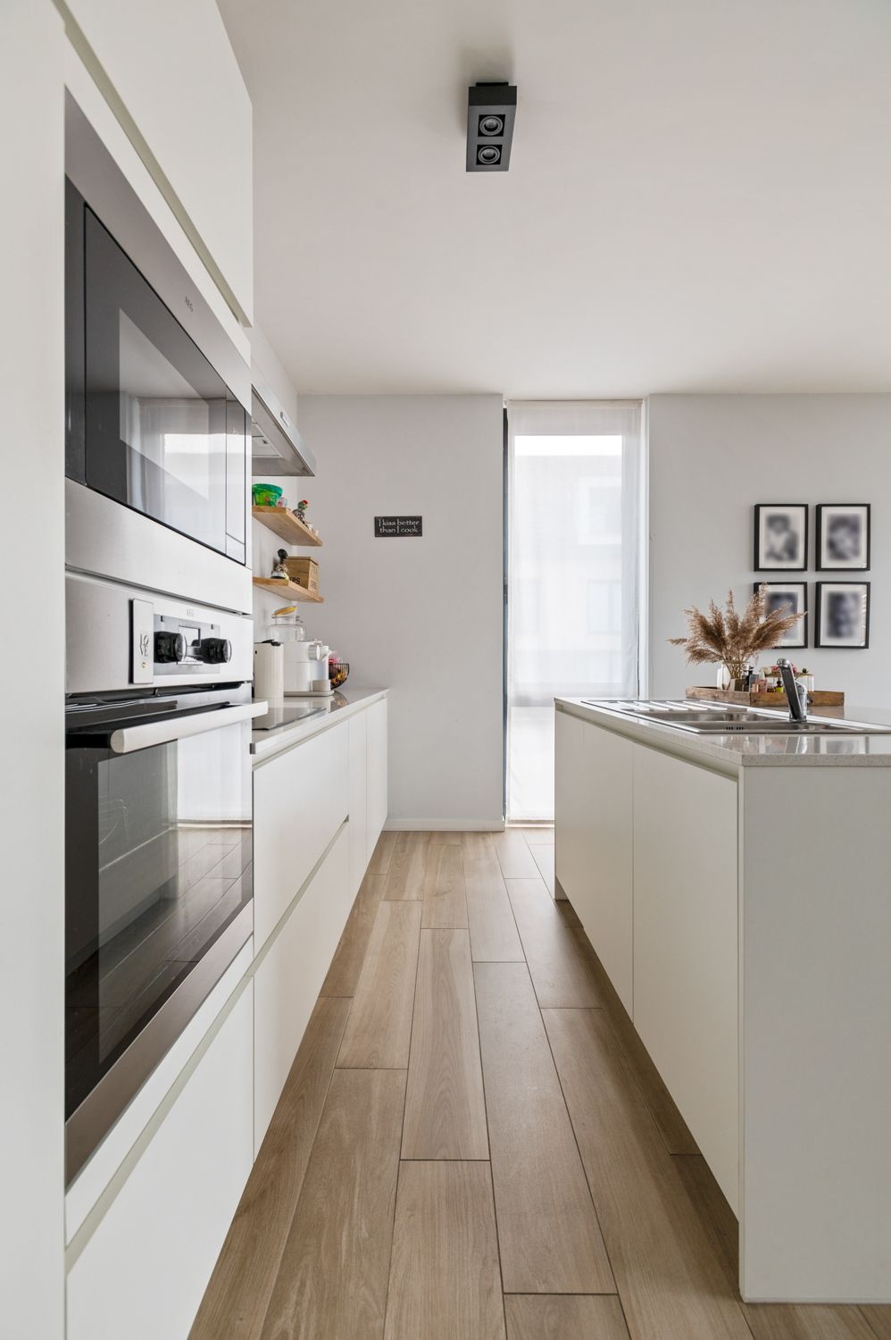 Ruim en recent drieslaapkamerappartement in hartje Sint Antonius ! - foto 4