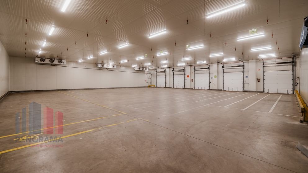 18.702 m² logistiek magazijn met 1.927 m² kantoren nabij de E42 - foto 5